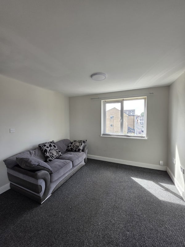 Flat Helen Place in Cardiff