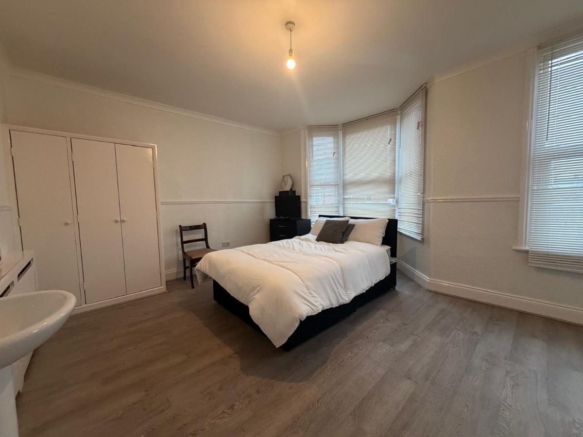 Room Eade Court in Gillingham