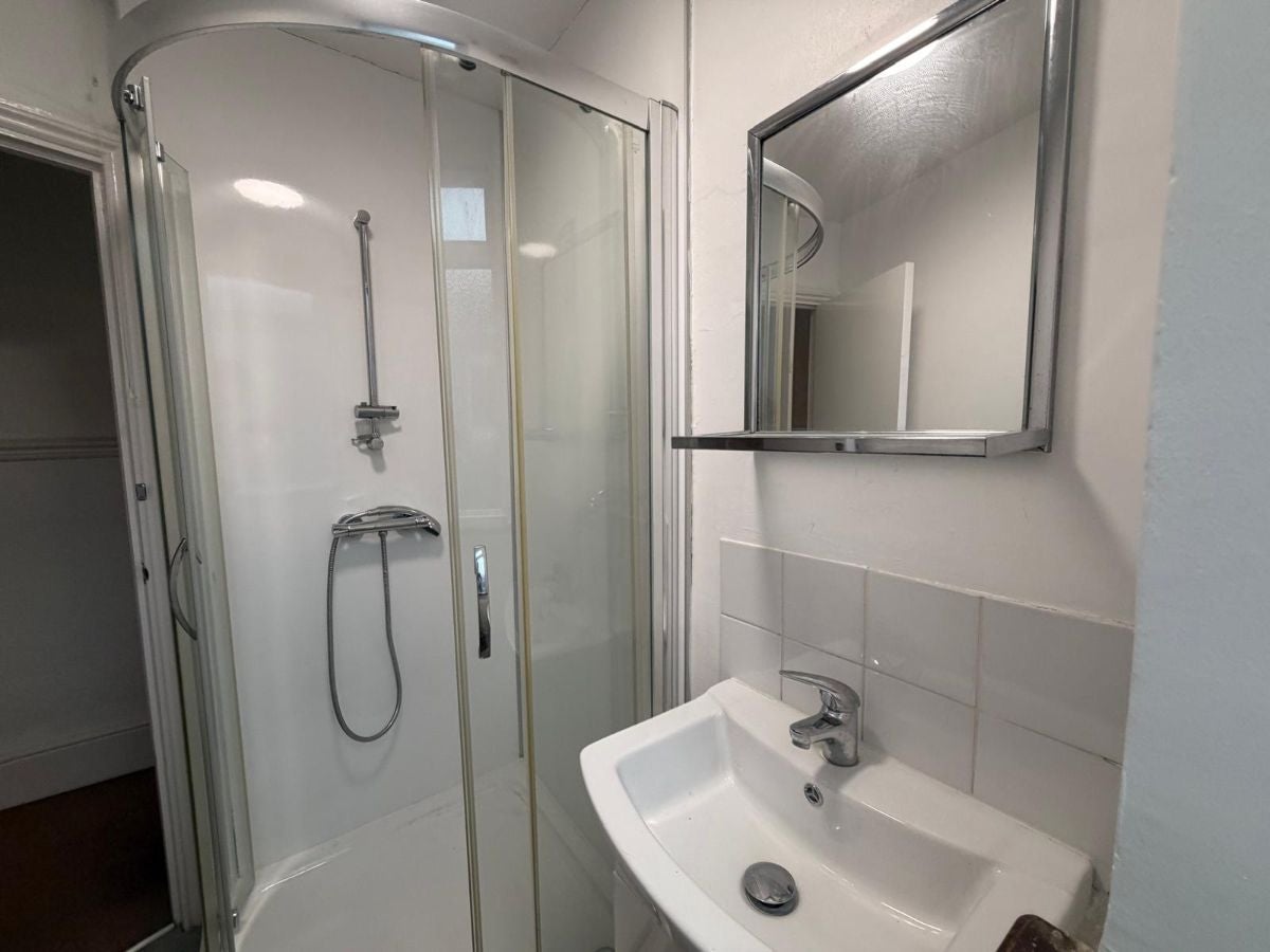 Room Eade Court in Gillingham