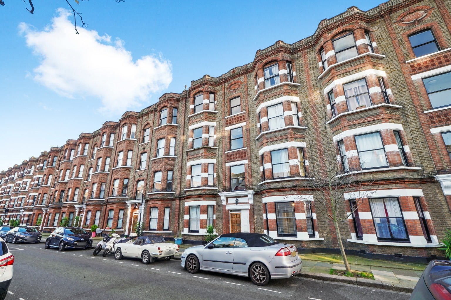 Flat Kingwood Road in Greater London