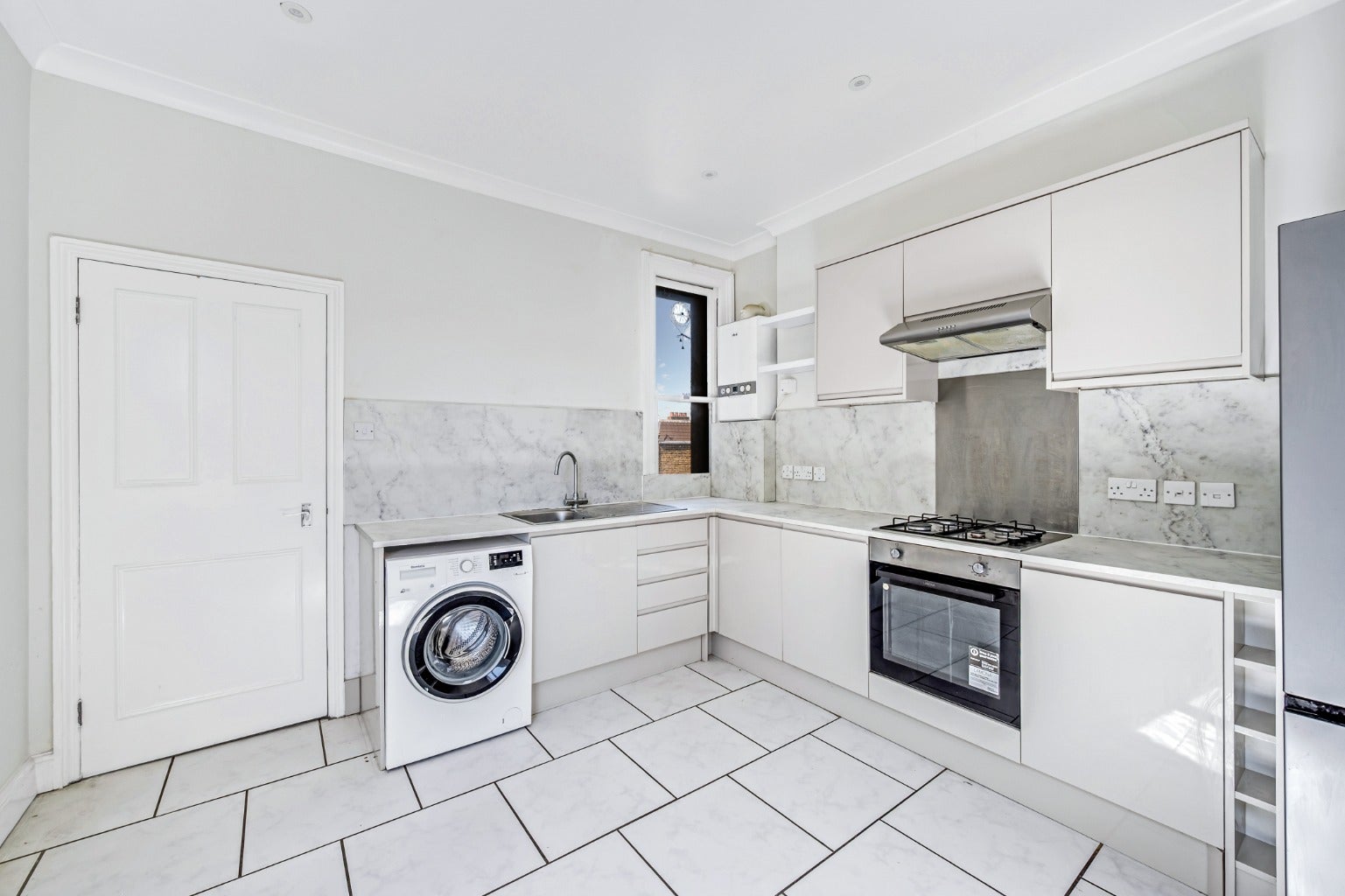 Flat Kingwood Road in Greater London
