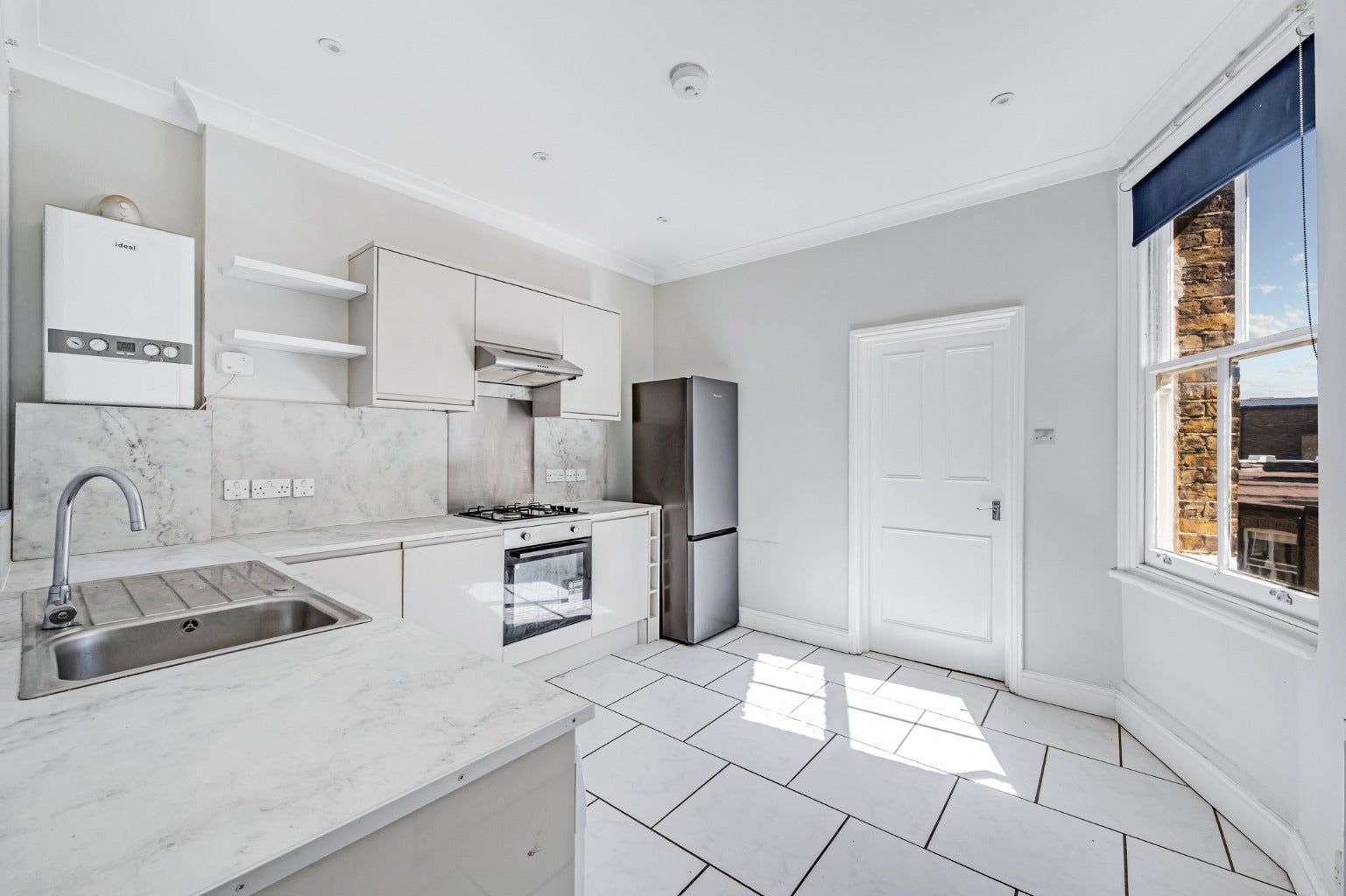 Flat Kingwood Road in Greater London