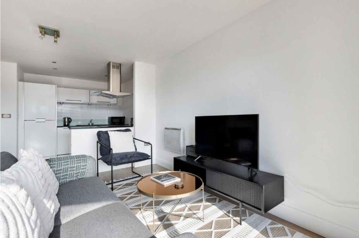 Flat Regent's Park Road in Greater London