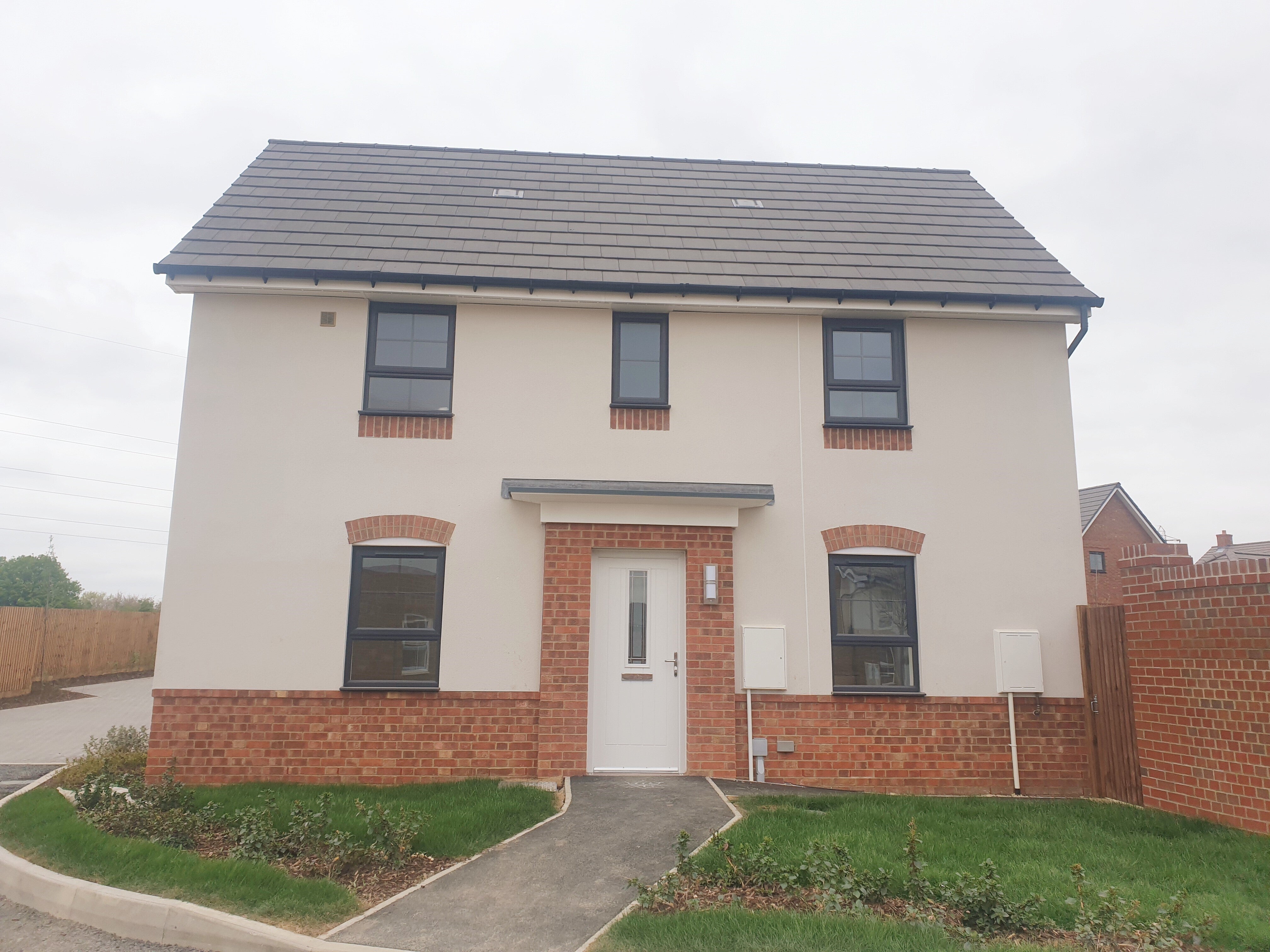 House Nutmeg Close in Bierton with Broughton