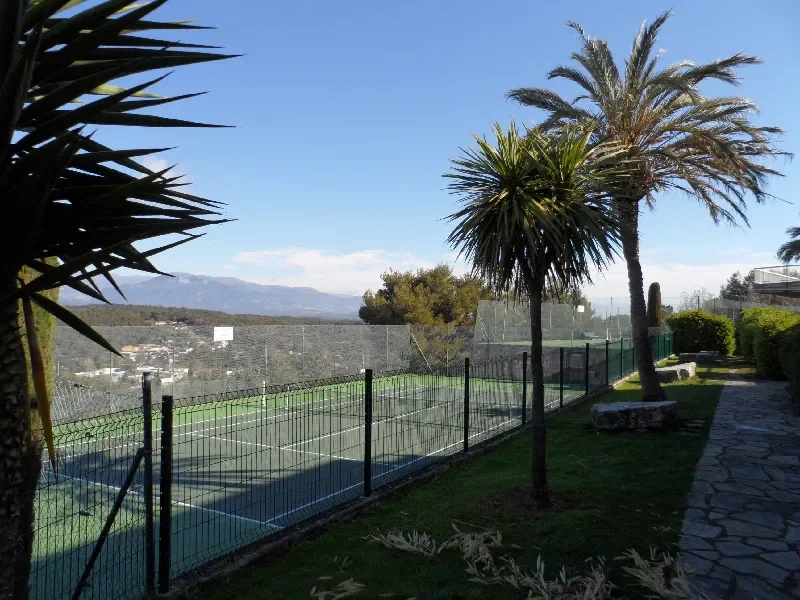 Room Rond-Point André Minangoy in Mougins