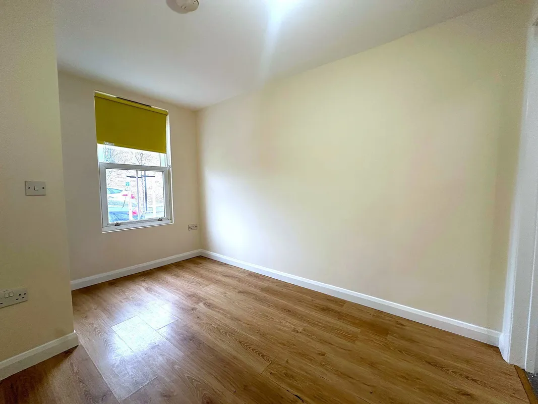 Flat Salisbury Road in Greater London