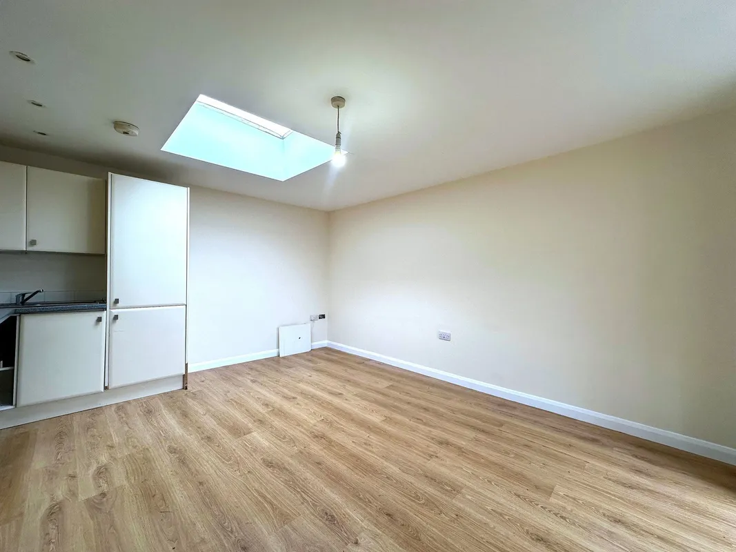 Flat Salisbury Road in Greater London