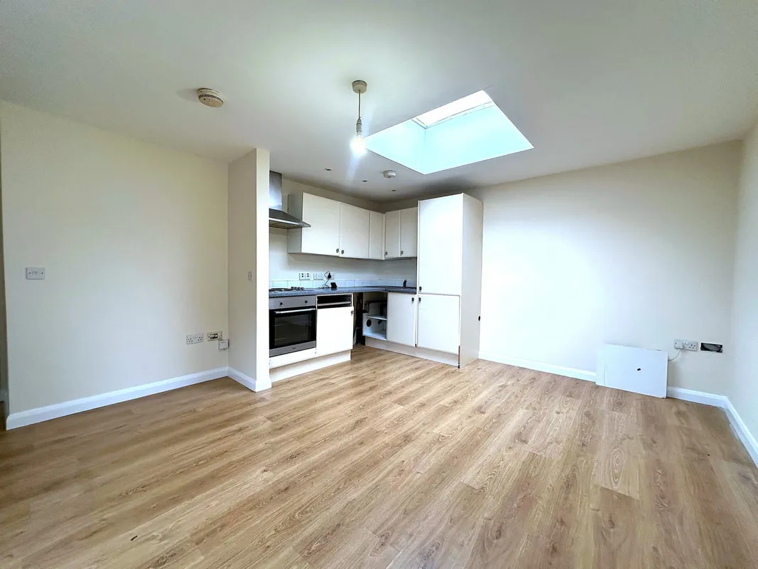 Flat Salisbury Road in Greater London