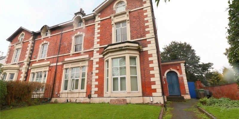 Flat Devonshire Road in Oxton Village