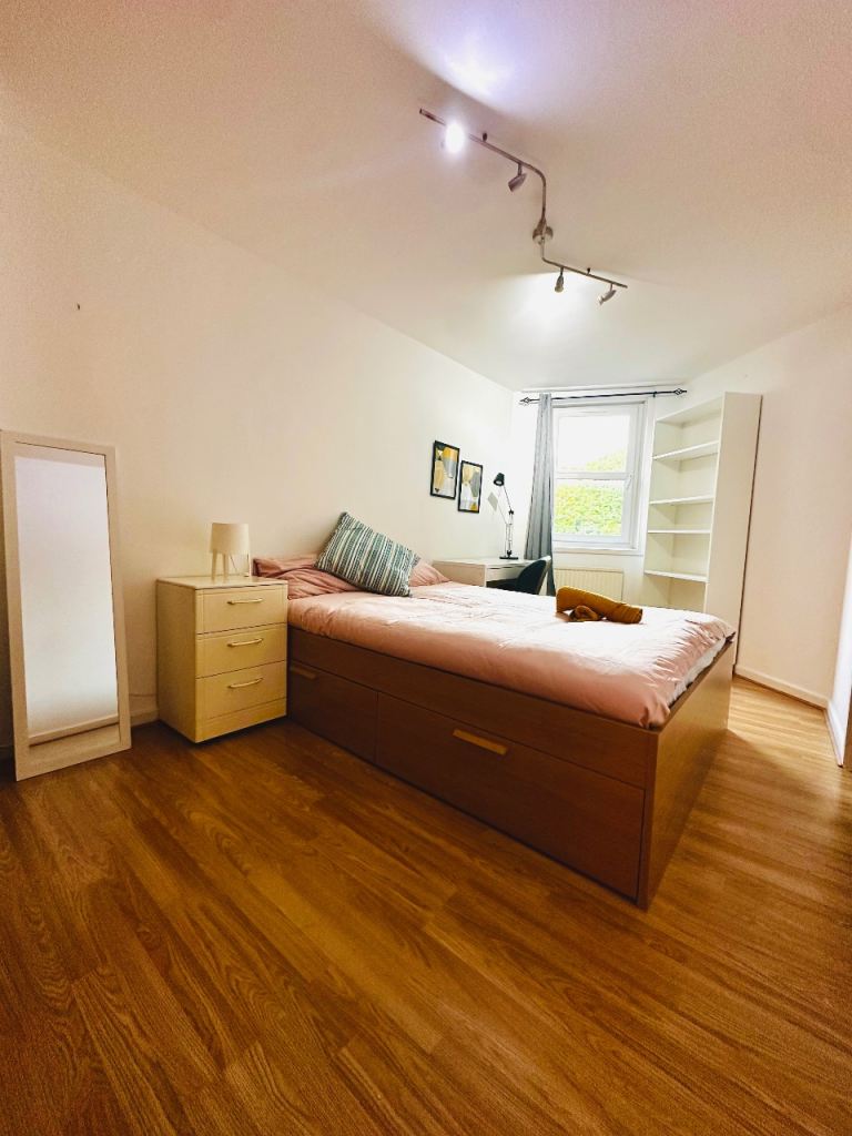 Flat Lauriston Place in City of Edinburgh