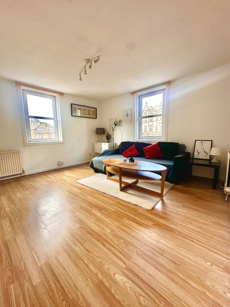 Flat Lauriston Place in City of Edinburgh
