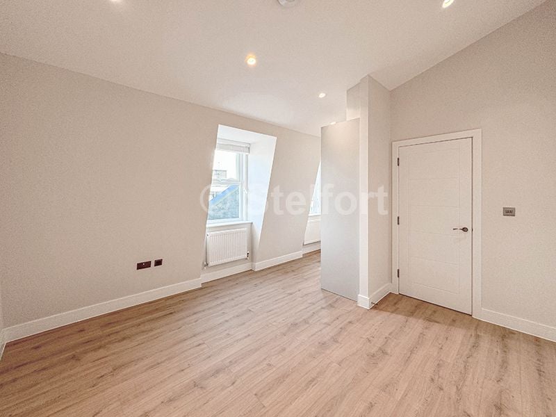 Flat Hornsey Road in Greater London