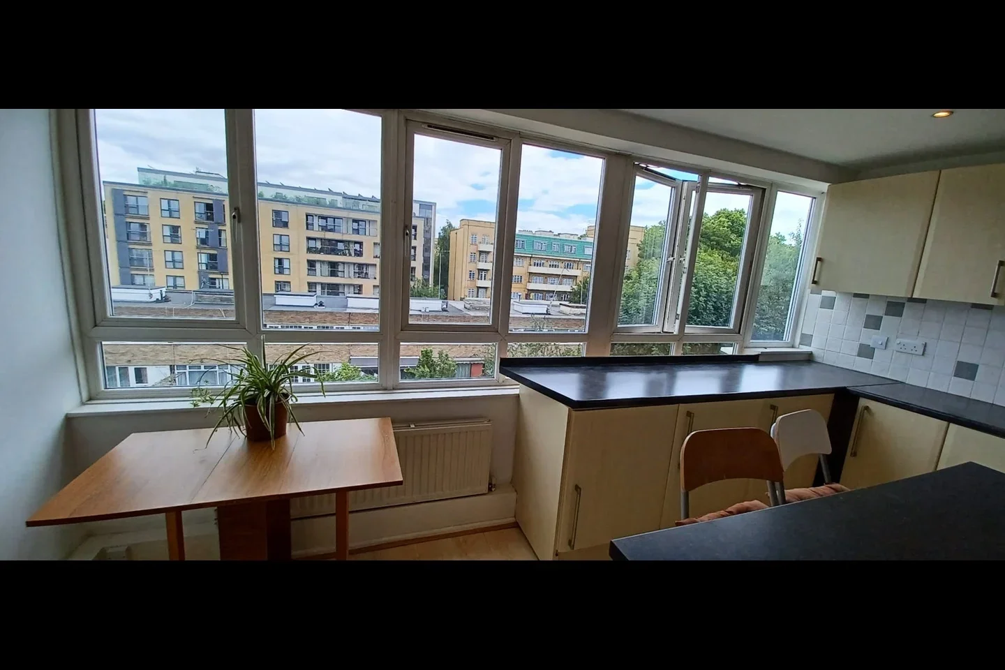 Flat Clearbrook Way in Greater London
