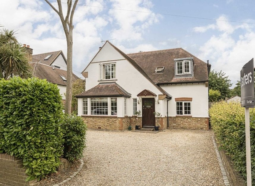 House Courtlands Avenue in Greater London