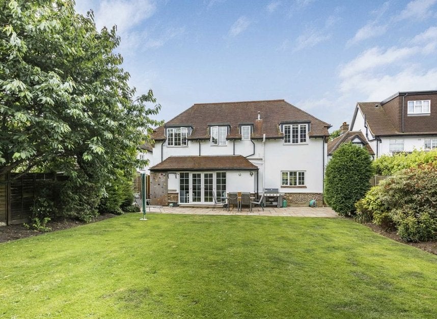 House Courtlands Avenue in Greater London