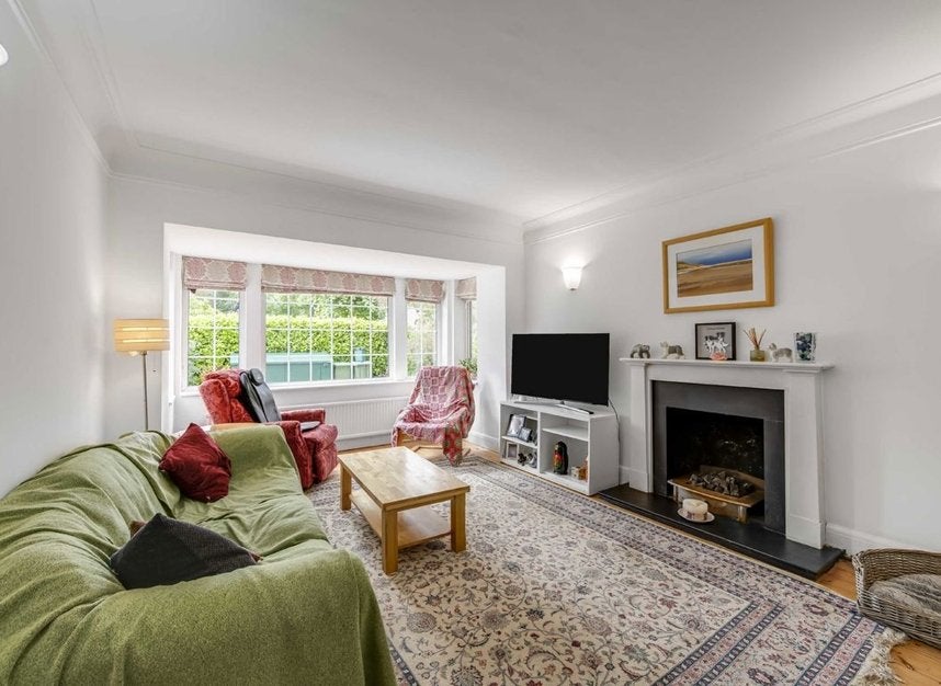 House Courtlands Avenue in Greater London