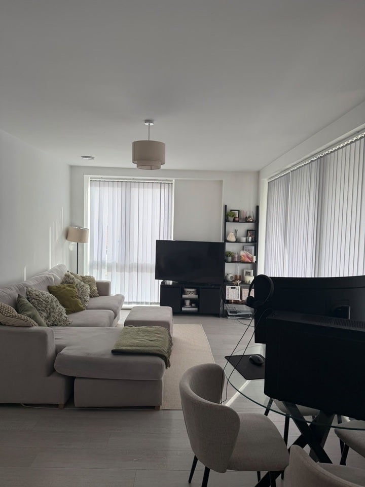 Flat Putney Bridge Road in Greater London