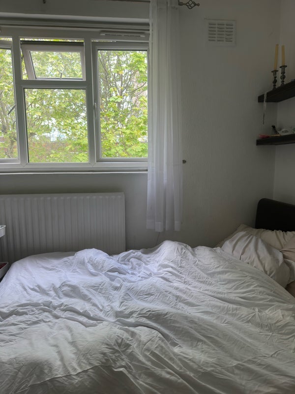 Room Wyvil Road in Greater London