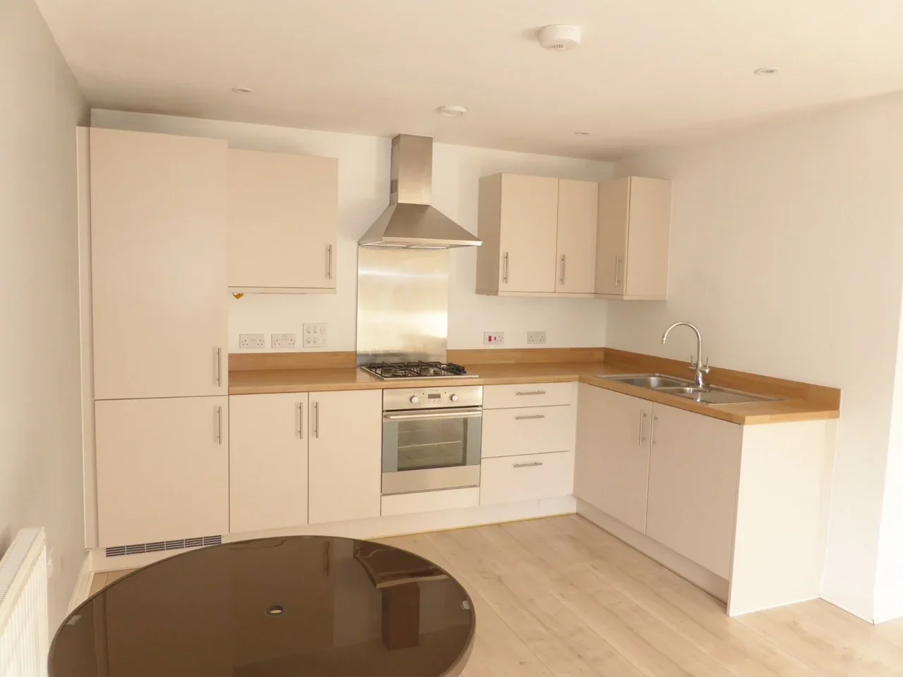 Flat Grosvenor Way in Greater London