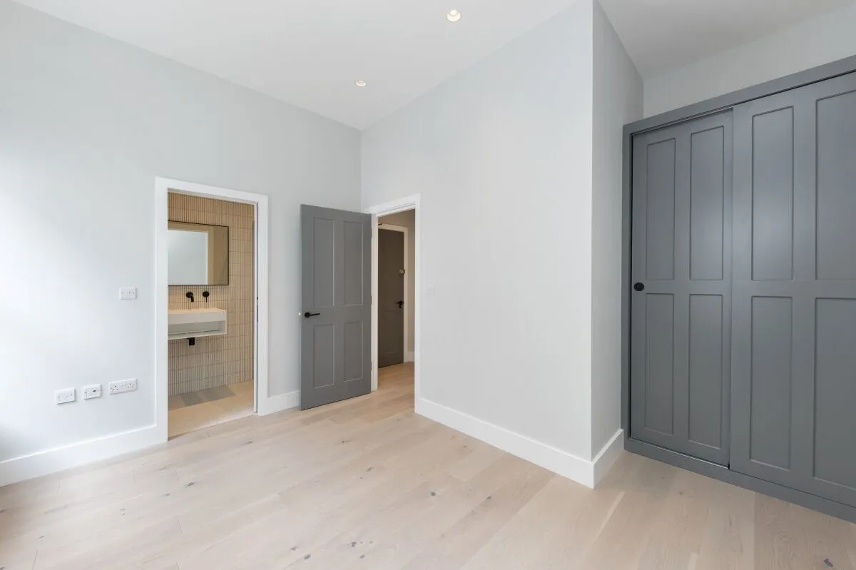 Flat Duck Lane in City of Westminster
