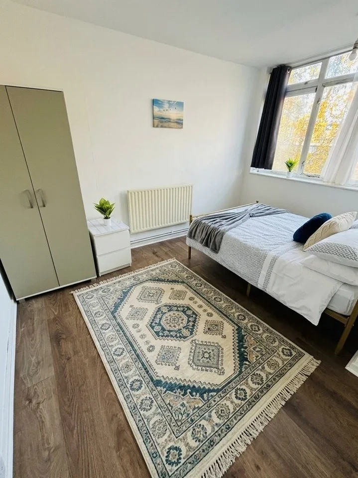 Room Marylands Road in City of Westminster