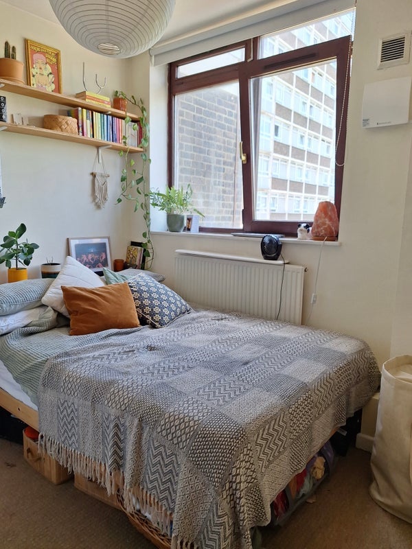 Room Crondall Street in Greater London