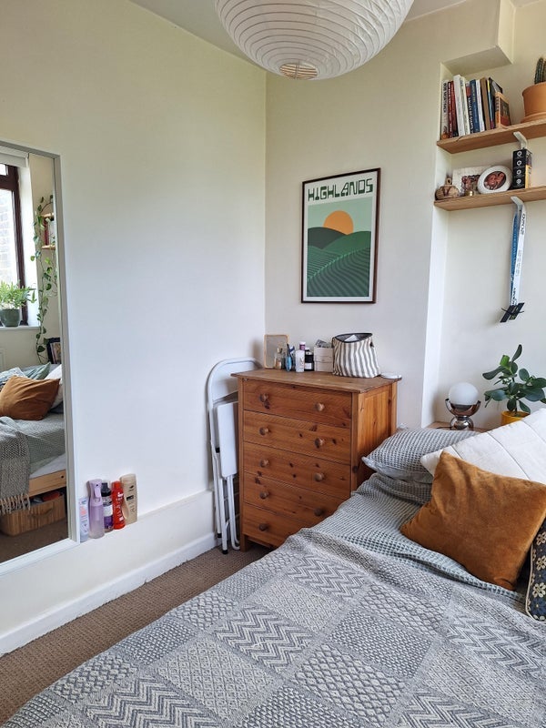 Room Crondall Street in Greater London