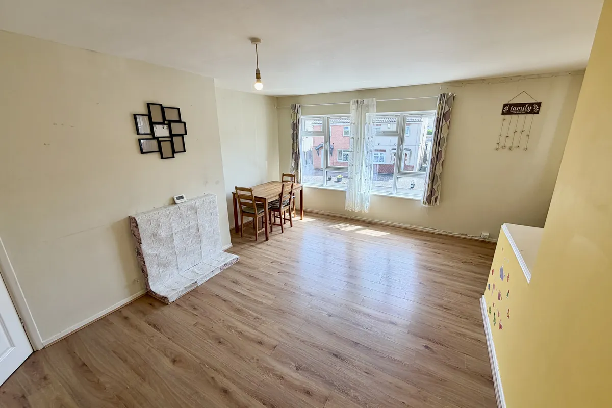Flat Middlepark Road in Brierley Hill