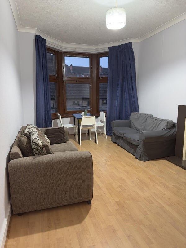 Room Ballindalloch Drive in Glasgow