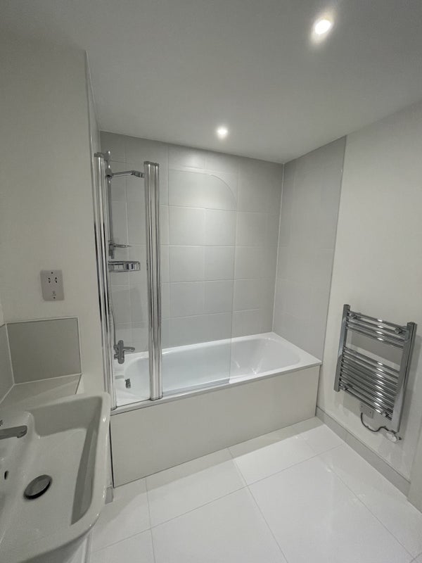 Room Sands End Lane in Greater London