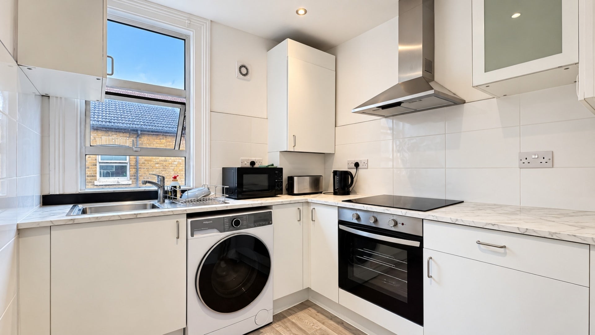 Flat Mortimer Road in Greater London