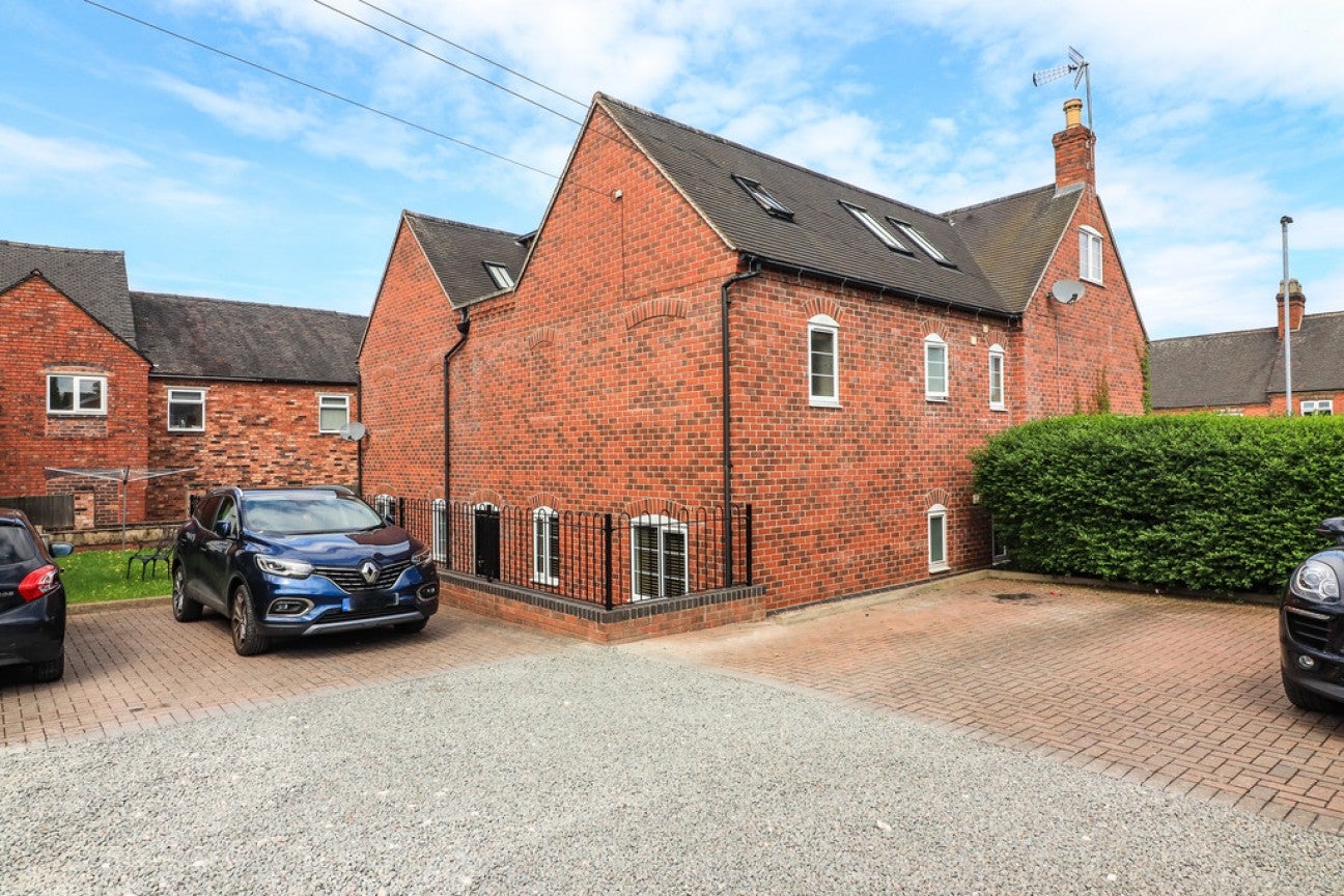 Flat Glascote Road in Tamworth