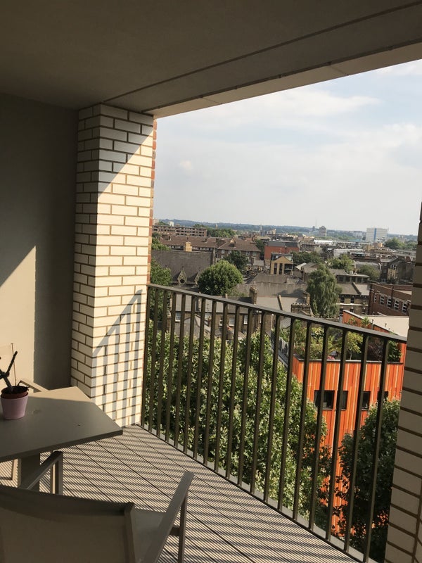 Room Sayer Street in Greater London