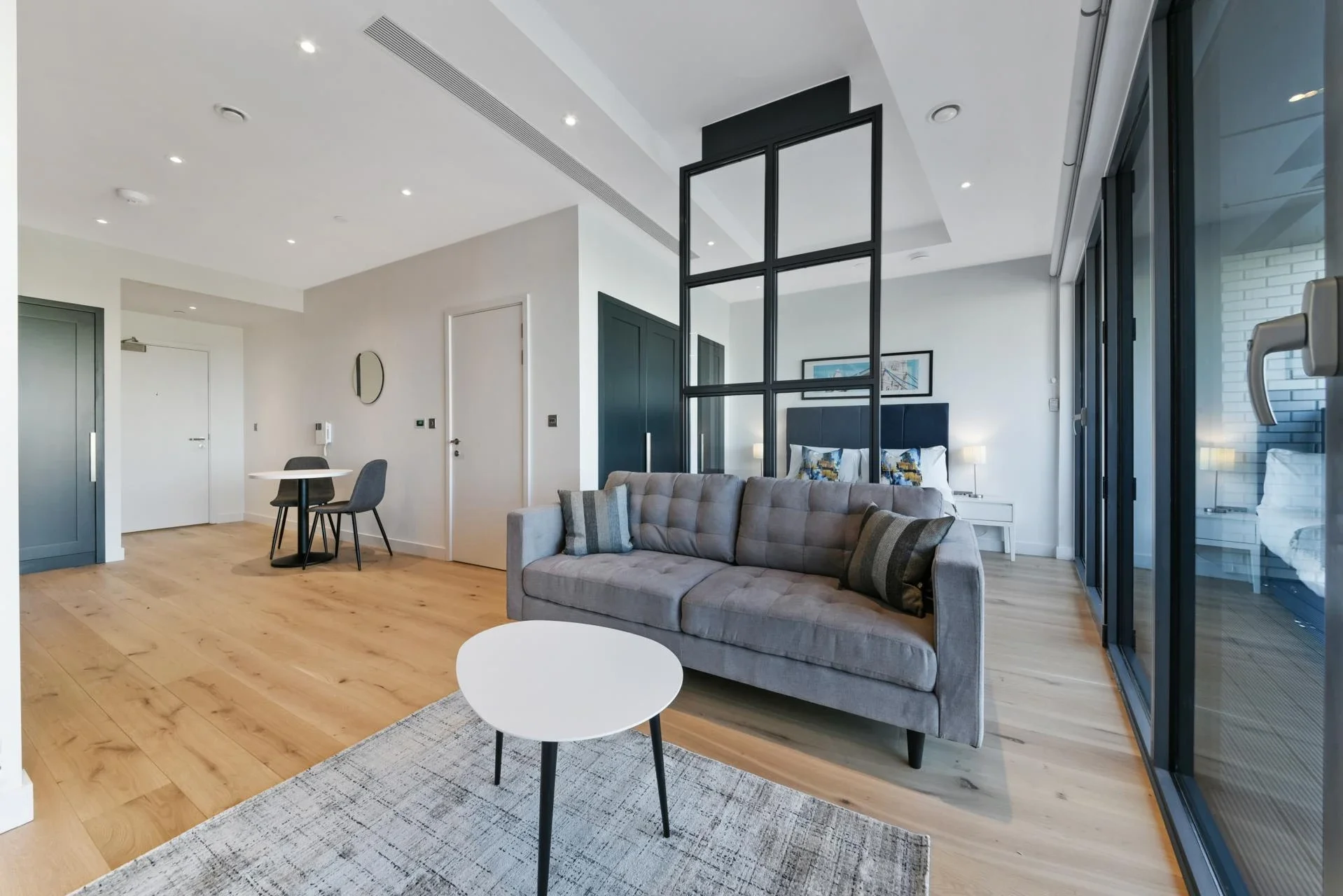 Flat City Island Way in Greater London