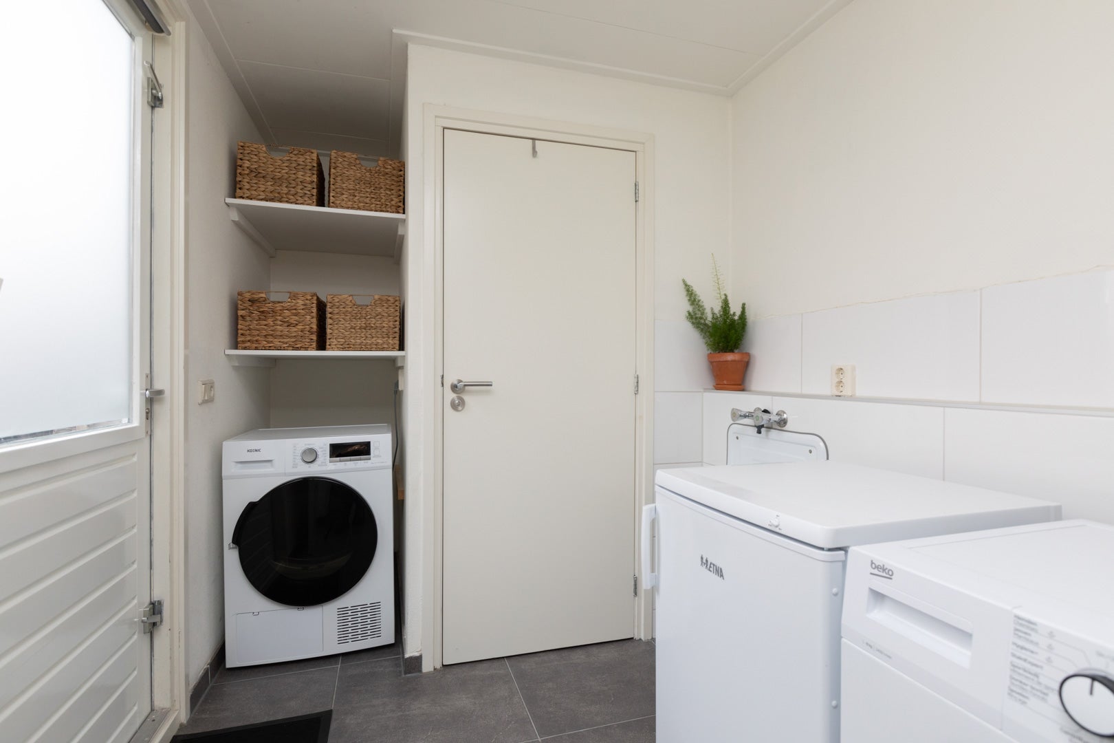 Tussenwoning te koop: Willem de Zwijgerstraat 73, Sneek