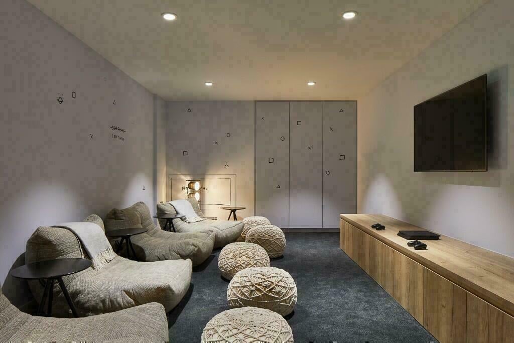 Flat Crossharbour Plaza in Greater London