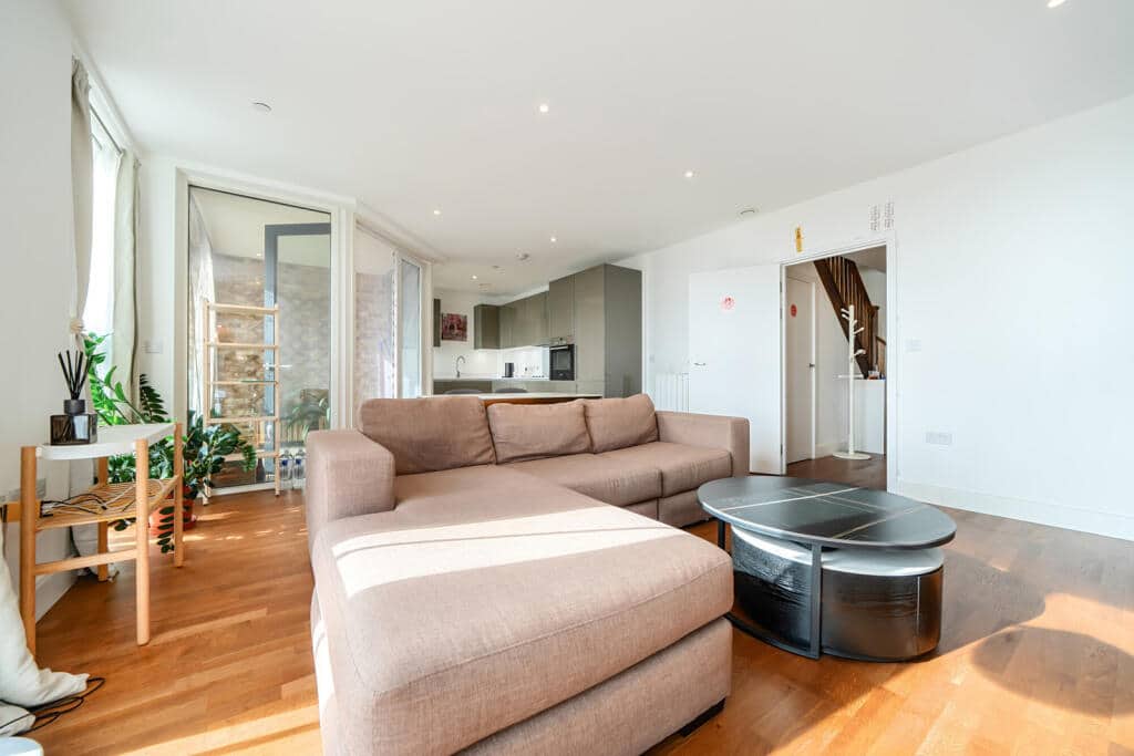 Flat Arsenal Way in Greater London