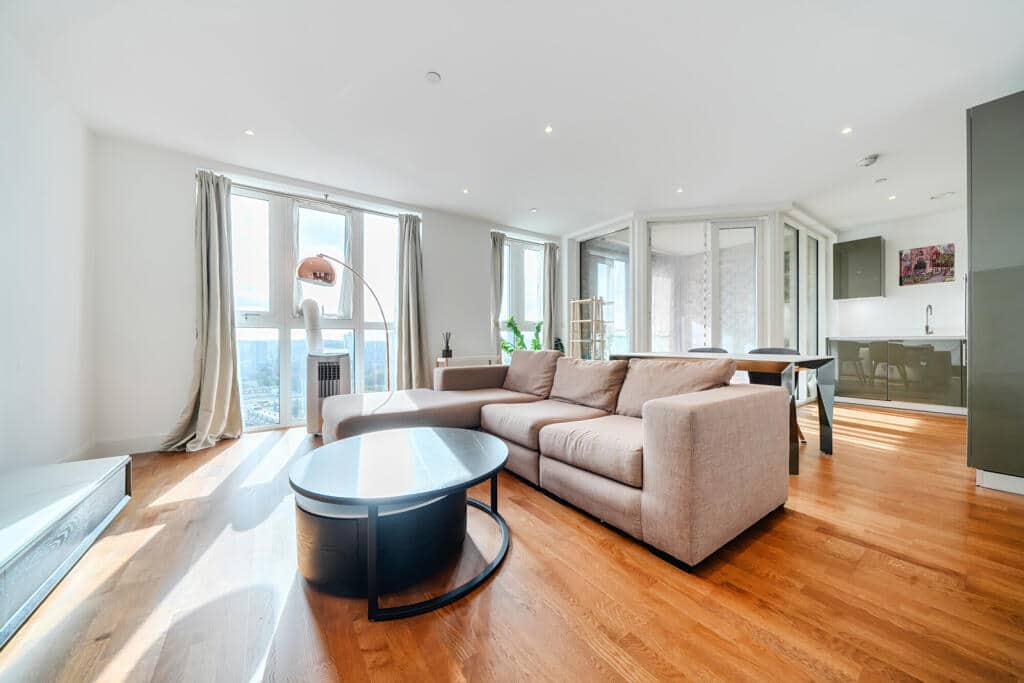 Flat Arsenal Way in Greater London