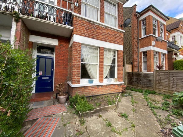 Flat Hawarden Grove in London
