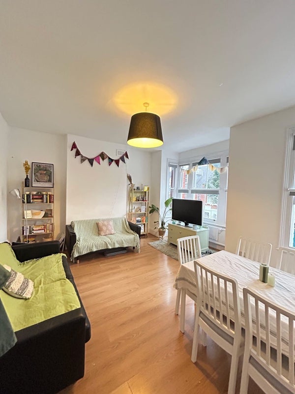 Room Waterlow Road in Greater London