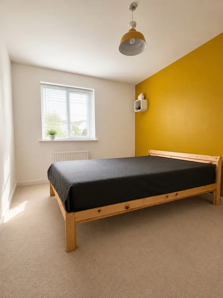 Room Newent Road in Cheltenham