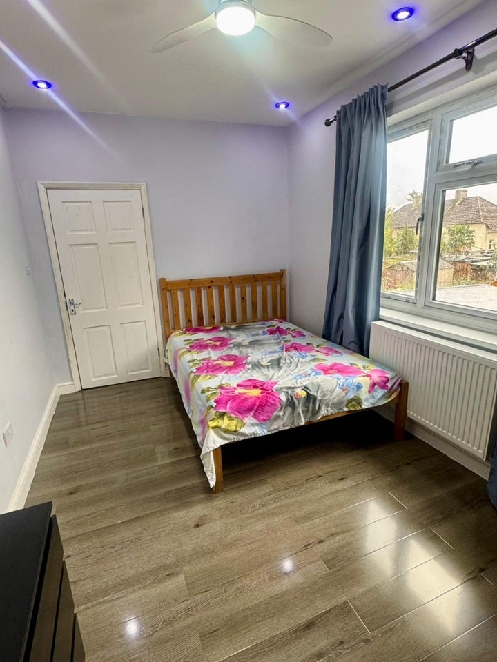 Room Lindisfarne Road in Greater London