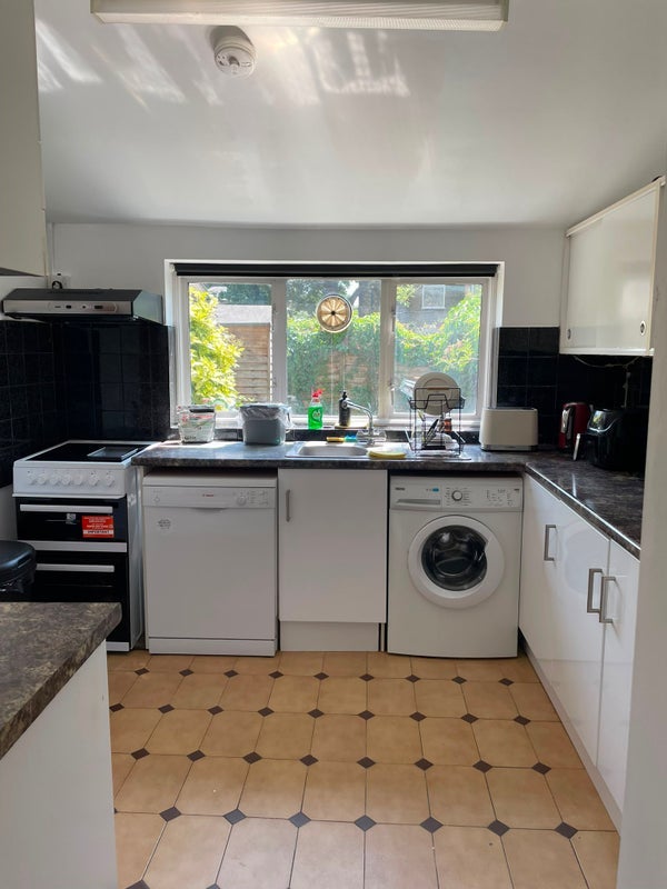 Room Kenlor Road in Greater London