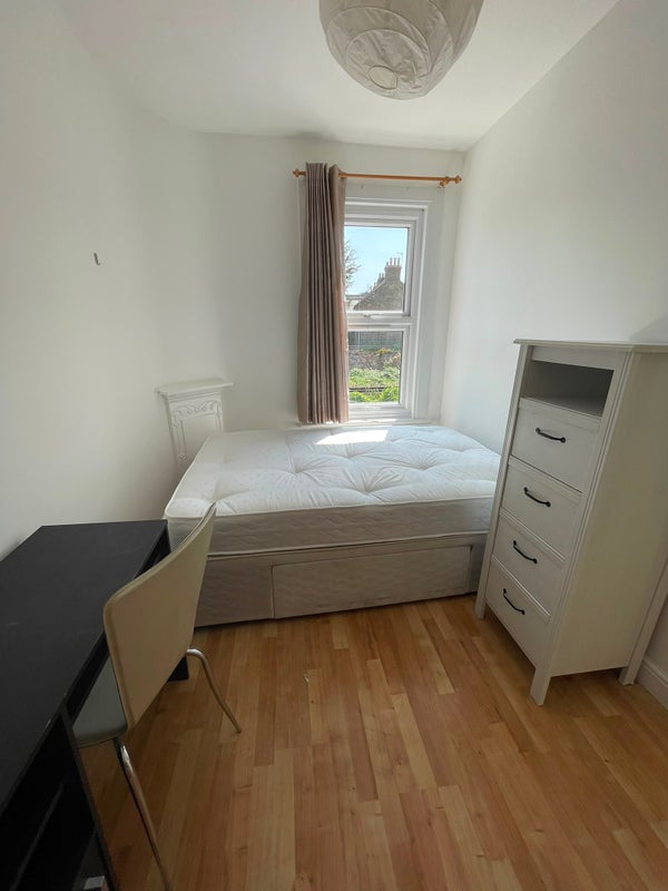 Room Kenlor Road in Greater London