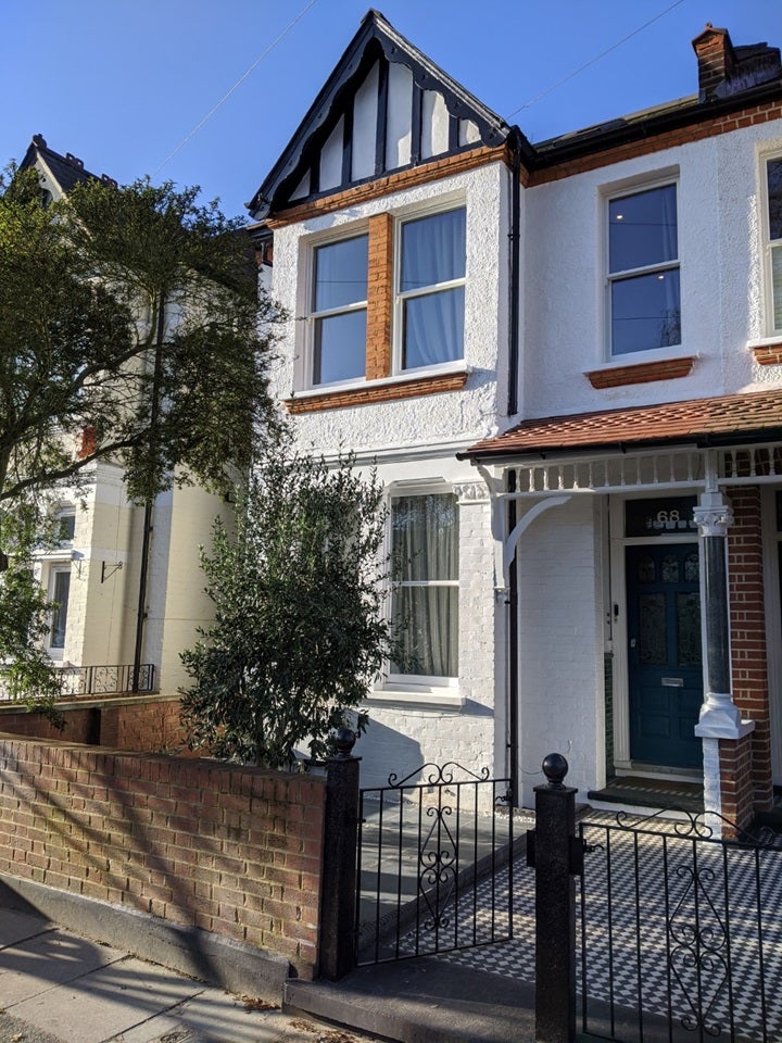 Flat Julian Avenue in Greater London