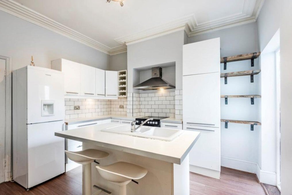 Flat Julian Avenue in Greater London