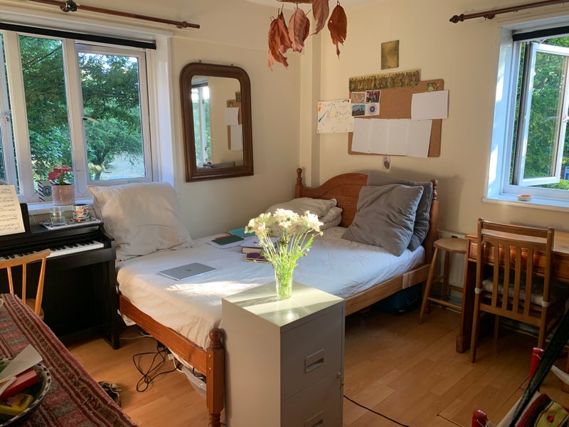 Room Basingdon Way in Greater London