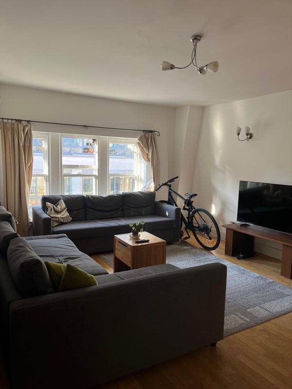 Room Farringdon Road in Greater London