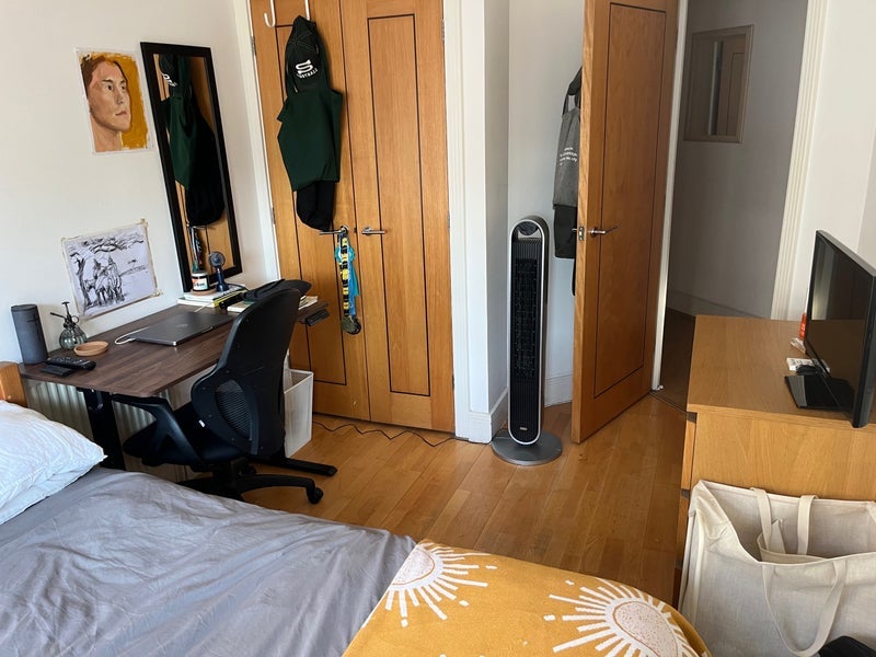 Room Farringdon Road in Greater London