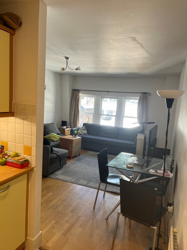 Room Farringdon Road in Greater London